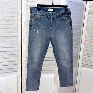 Kenova Mid Rise Capri Straight Jean